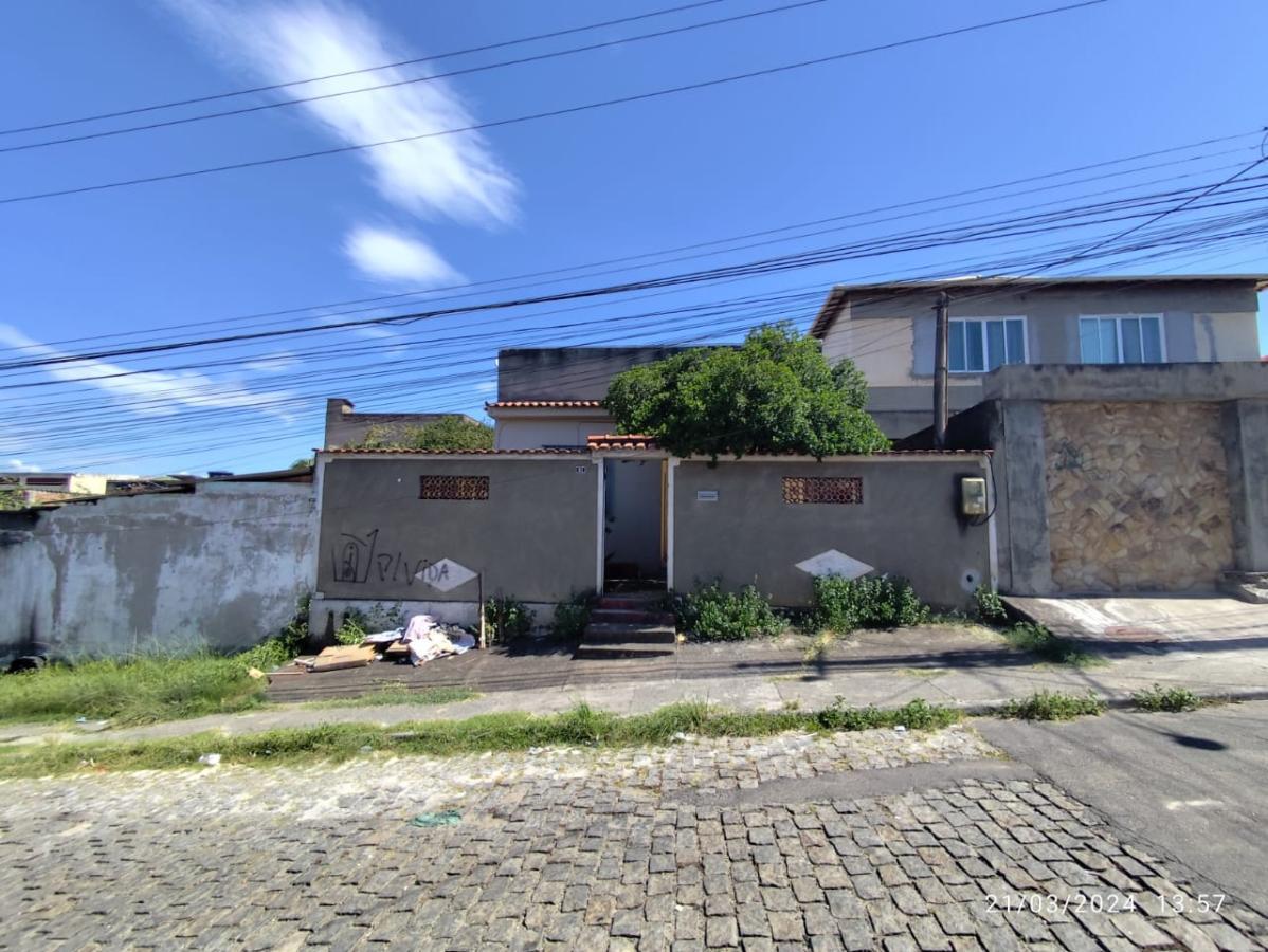 Casa à venda com 4 quartos, 300m² - Foto 1