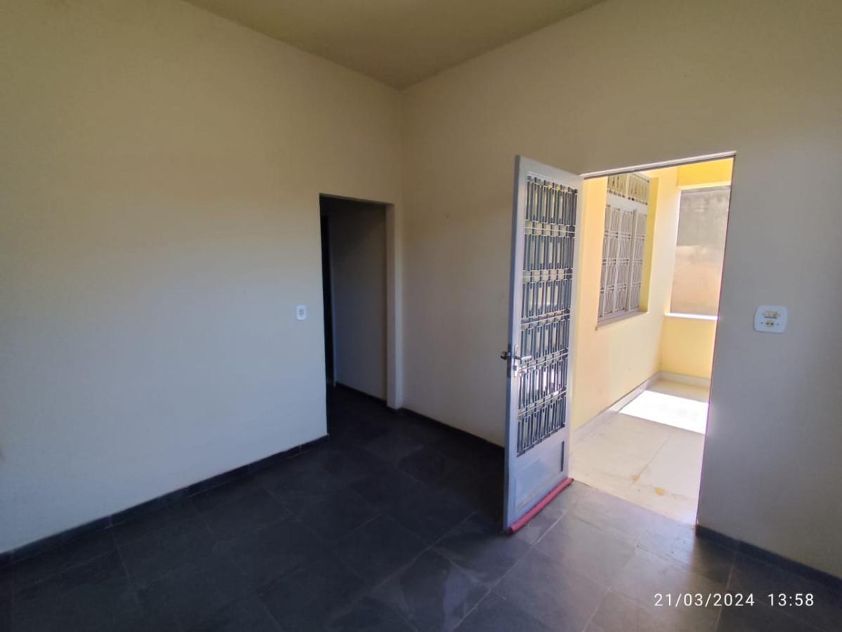 Casa à venda com 4 quartos, 300m² - Foto 7