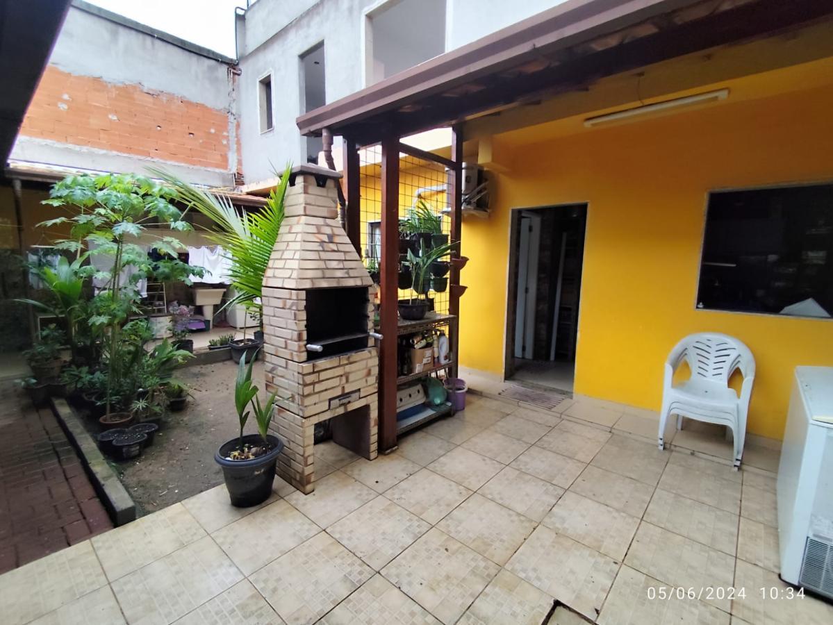 Casa à venda com 4 quartos, 250m² - Foto 11